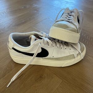 Women’s Nike Blazer - size 7.5 EUC